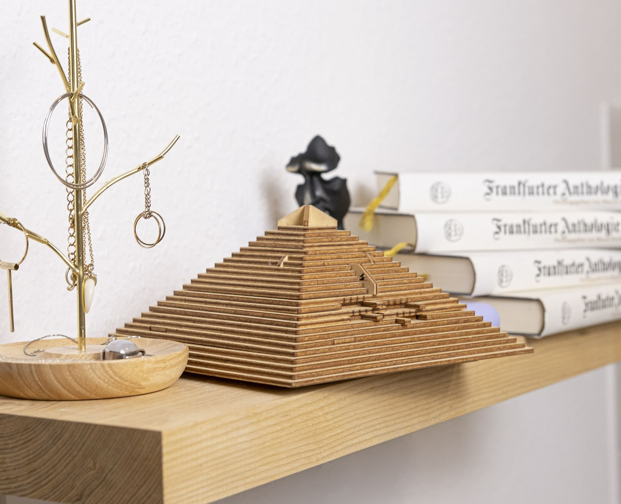 Bilder och foton av Quest Pyramid. ESC WELT.